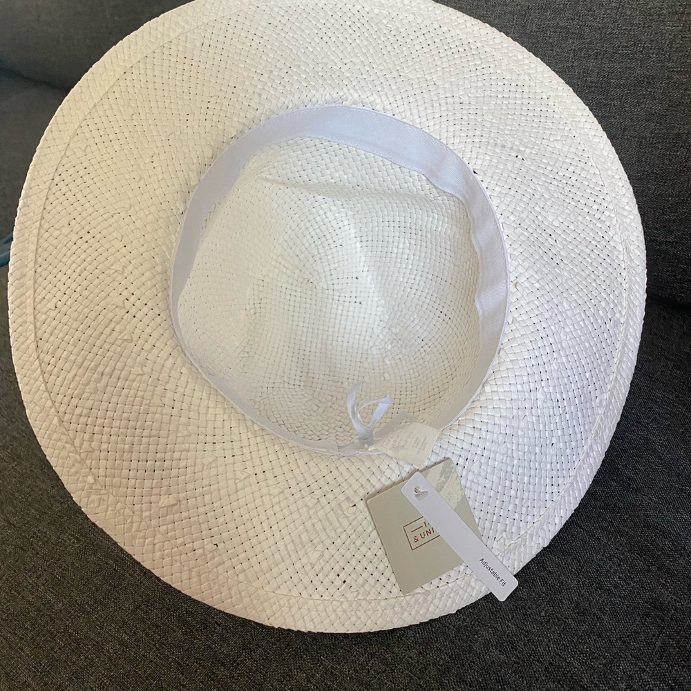 Super cute hat - Picture 3 of 4